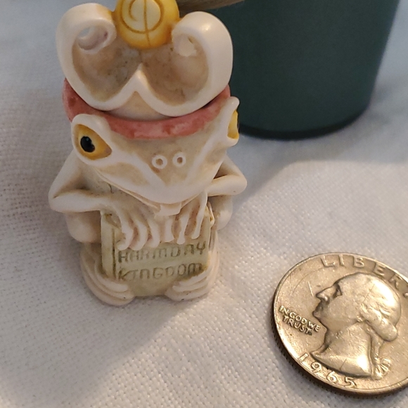 Harmony Kingdom Frog Prince Trinket Box Pendant NIB TJZFR Retired Garden… - Picture 11 of 16